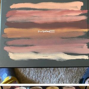 Mac Art Library: Nude Model